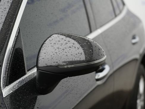 Used 2023 Mercedes-Benz GLC 300 4MATIC w/ Exclusive Trim Package image 10