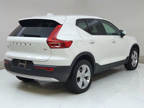 Used 2020 Volvo XC40 T4 Momentum FWD image 7