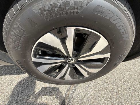 Used 2025 Volkswagen Atlas SE AWD/4WD image 31