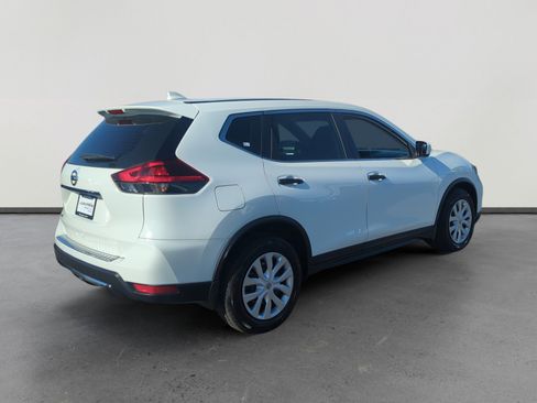 Used 2018 Nissan Rogue S image 5
