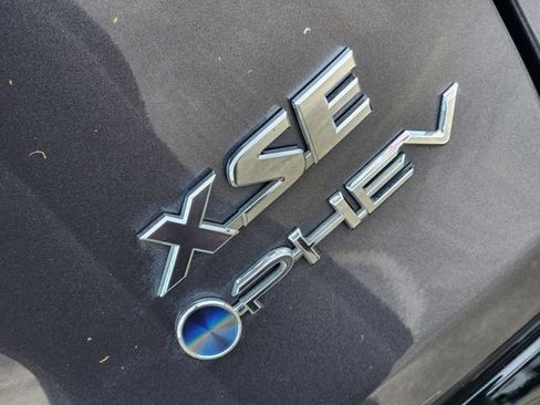 Used 2025 Toyota RAV4 XSE w/ Premium Package AWD/4WD image 12