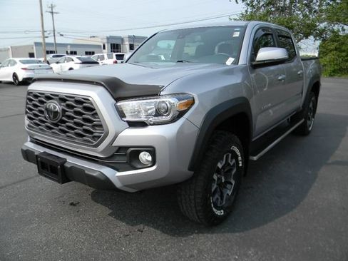 Used 2021 Toyota Tacoma TRD Off-Road AWD/4WD image 8