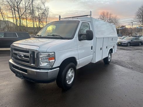 Used 2016 Ford E-350 and Econoline 350 Super Duty w/ Power Windows & Locks Group RWD image 1