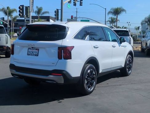 Certified 2025 Kia Sorento S AWD/4WD image 3