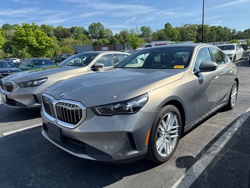 Used 2024 BMW 530i xDrive w/ Convenience Package AWD/4WD image 4