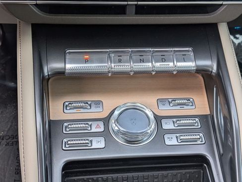 Used 2025 Lincoln Nautilus Reserve AWD/4WD image 24