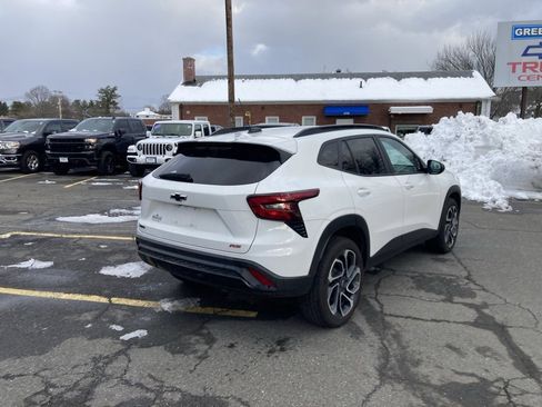 Used 2025 Chevrolet Trax RS w/ Sunroof Package image 7