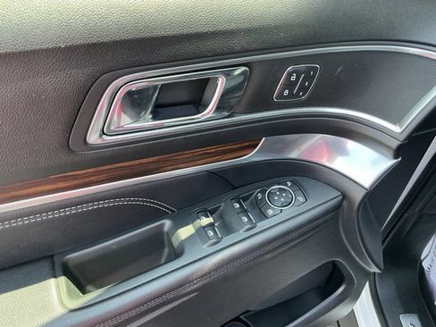 Used 2019 Ford Explorer Limited w/ Ford Safe & Smart Package AWD/4WD image 16