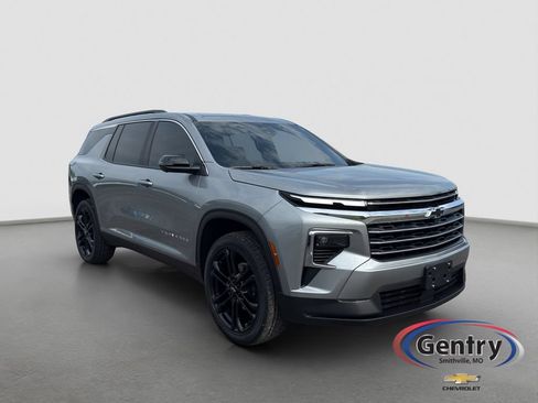 Used 2026 Chevrolet Traverse LT w/ Driver Confidence Package AWD/4WD image 8