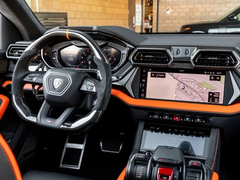 Used 2025 Lamborghini Urus SE AWD/4WD image 23