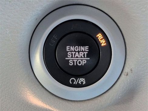 Used 2023 Chrysler Pacifica Touring-L image 21