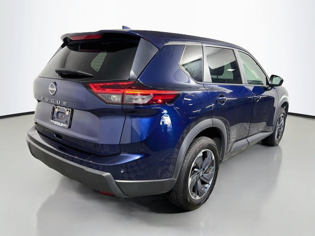 Used 2025 Nissan Rogue SV FWD image 3