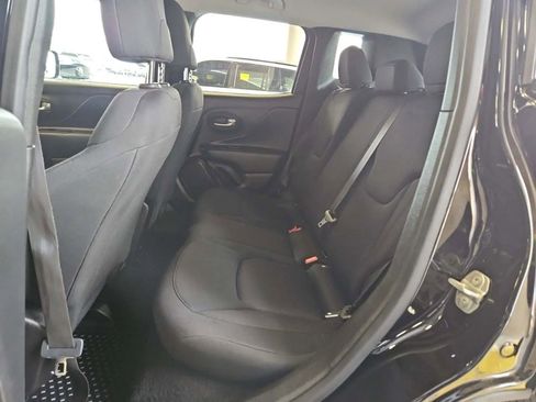 Used 2023 Jeep Renegade Latitude image 9