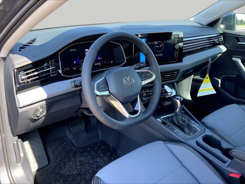 New 2026 Volkswagen Jetta SE FWD image 8
