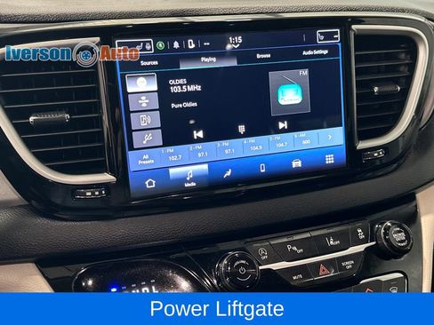 Used 2024 Chrysler Pacifica Touring-L FWD image 19