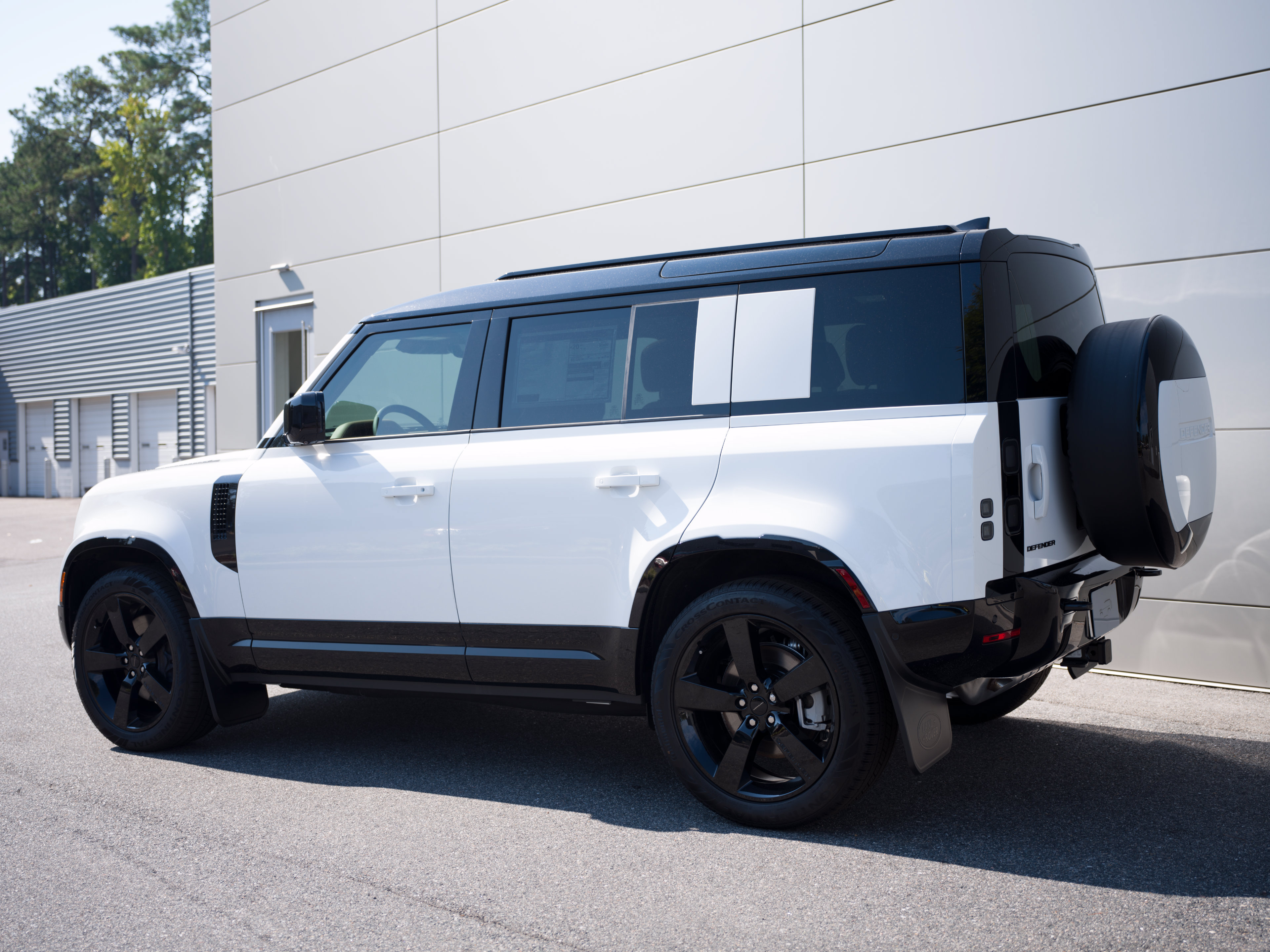 New 2026 Land Rover Defender 110 X-Dynamic SE AWD/4WD image 6