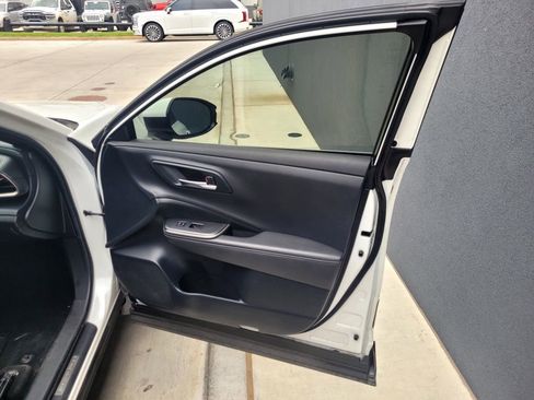 Used 2023 Toyota Crown Limited image 18