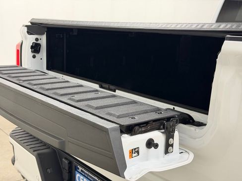 Certified 2023 GMC Sierra 1500 AT4 w/ AT4 Preferred Package image 19