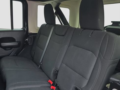 Used 2018 Jeep Wrangler Unlimited Sport S AWD/4WD image 12