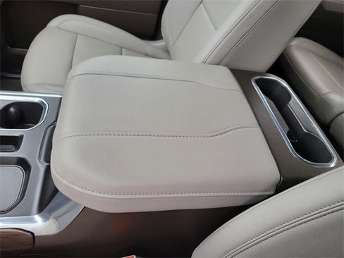 Used 2025 GMC Sierra 1500 SLT w/ SLT Convenience Package image 10