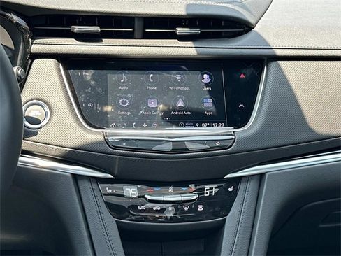 Used 2025 Cadillac XT6 Luxury image 3