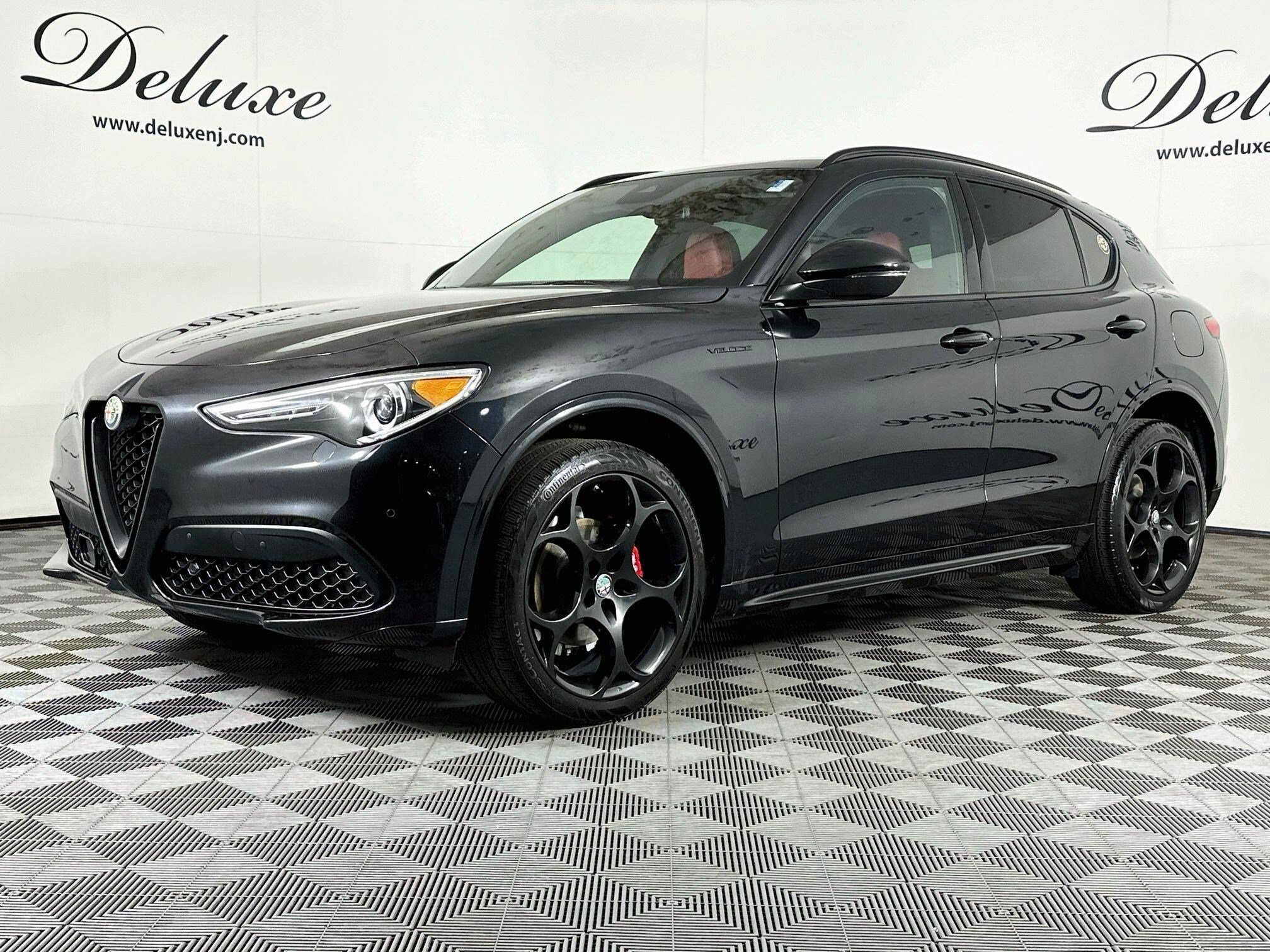 Used 2023 Alfa Romeo Stelvio Veloce AWD/4WD image 3