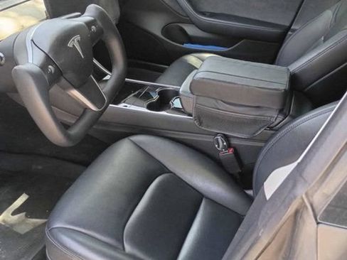 Used 2018 Tesla Model 3 Mid Range RWD image 4
