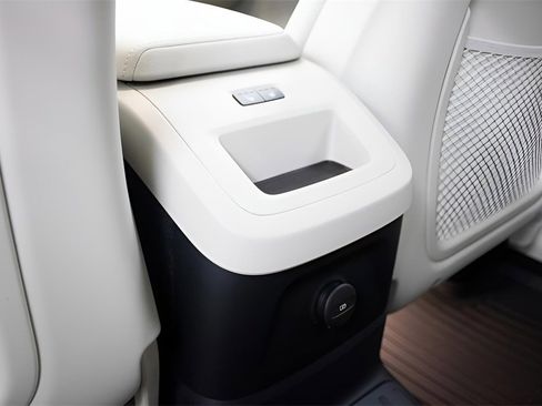 New 2025 Volvo XC60 T8 Plus w/ Protection Package Premier image 32