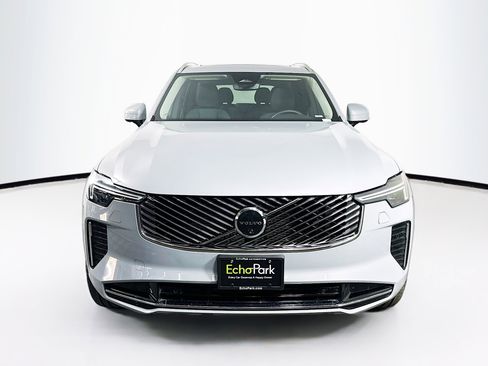 Used 2025 Volvo XC90 B6 Plus image 2