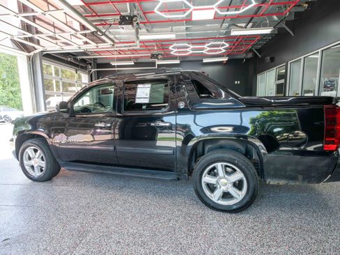 Used 2013 Chevrolet Avalanche LT w/ All-Star Edition AWD/4WD image 2
