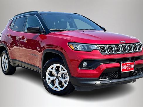 Used 2025 Jeep Compass Latitude image 1