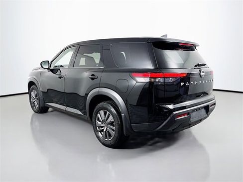 Used 2024 Nissan Pathfinder S image 4