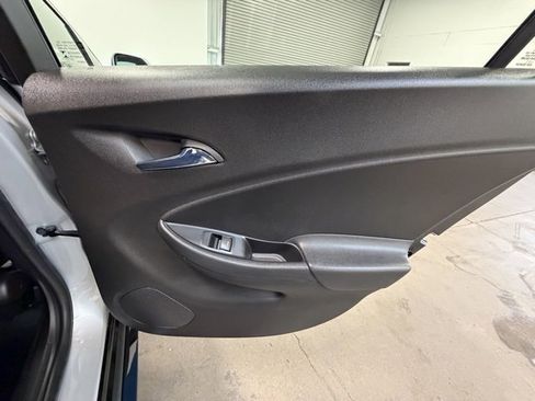 Used 2018 Chevrolet Volt Premier w/ Driver Confidence Package image 13