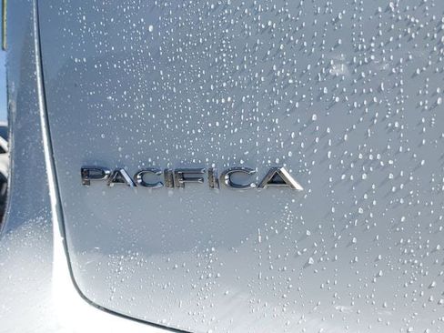 New 2026 Chrysler Pacifica Pinnacle image 7