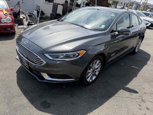 Used 2018 Ford Fusion Energi SE image 3