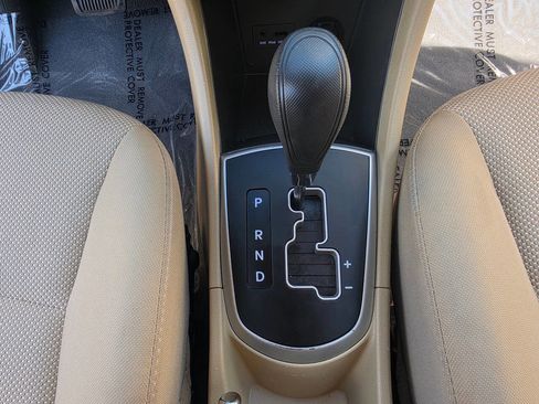 Used 2013 Hyundai Accent GLS image 40