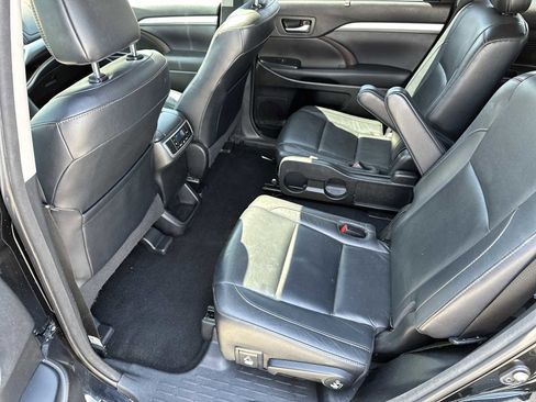 Used 2018 Toyota Highlander XLE FWD image 22