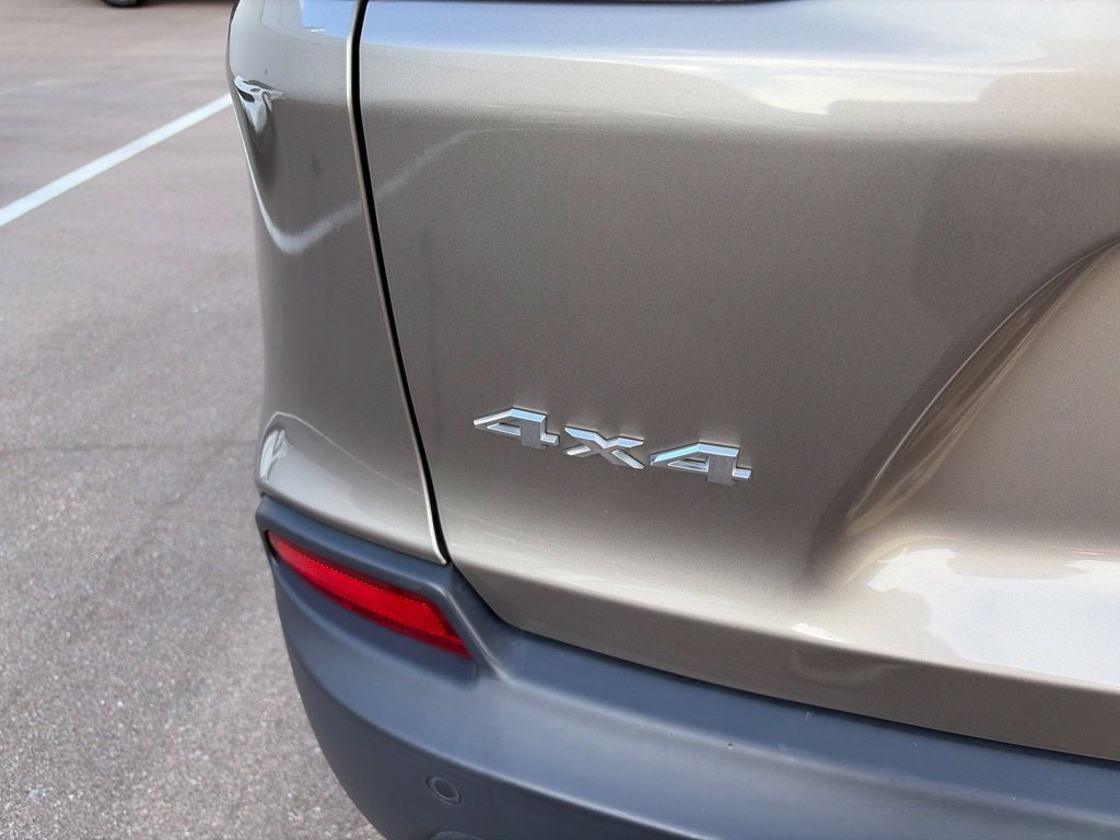 Used 2021 Jeep Cherokee Latitude Lux AWD/4WD image 17