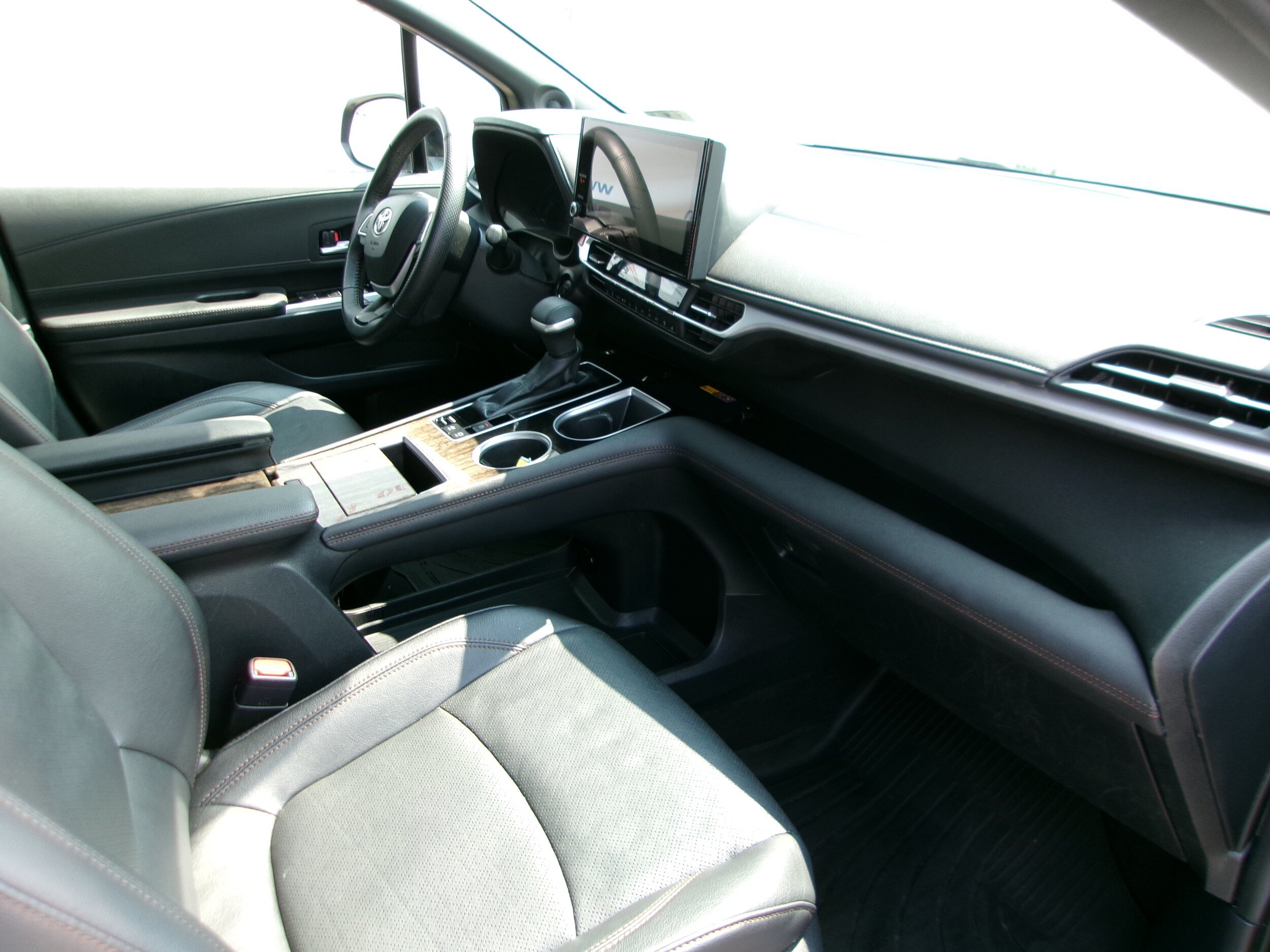 Used 2025 Toyota Sienna Limited AWD/4WD image 6
