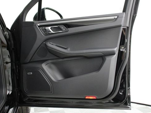 Certified 2025 Porsche Macan S image 23