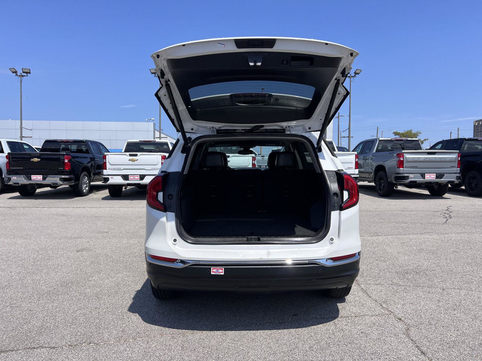 Used 2022 GMC Terrain SLT w/ Tech Package AWD/4WD image 32