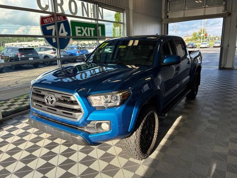 Used 2017 Toyota Tacoma SR5 w/ Tow Package AWD/4WD image 3