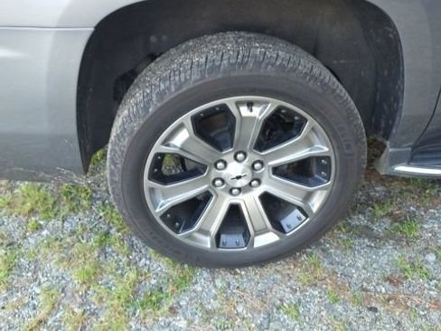 Used 2018 Chevrolet Suburban Premier AWD/4WD image 8