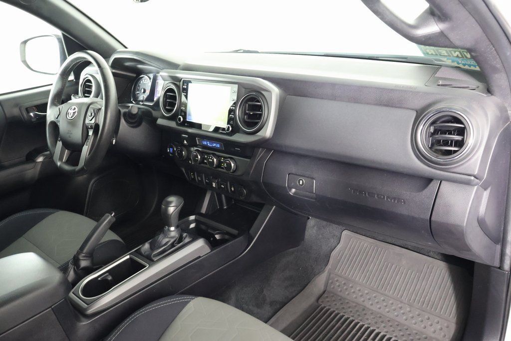 Used 2022 Toyota Tacoma TRD Off-Road w/ Technology Package AWD/4WD image 9