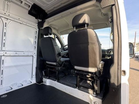 Used 2025 RAM ProMaster 2500 w/ Convenience Group FWD image 12