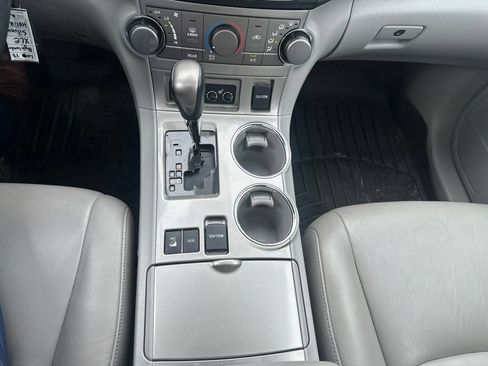 Used 2013 Toyota Highlander SE AWD/4WD image 23