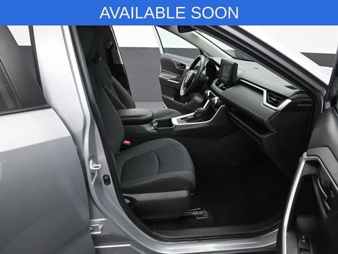 Used 2022 Toyota RAV4 LE image 31