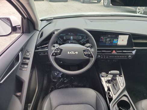 New 2025 Kia Niro SX image 16