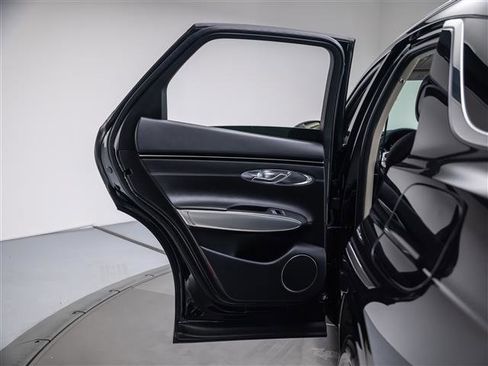 Used 2023 Genesis GV70 2.5T w/ Select Package image 30