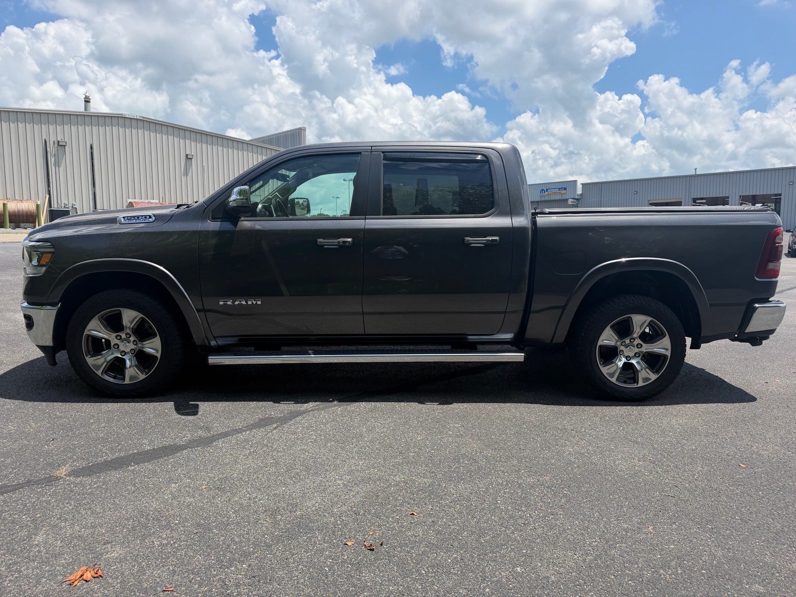 Used 2022 RAM 1500 Laramie AWD/4WD image 11